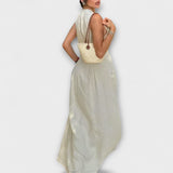 Šaty bez rukávů s plisováním a těsným střihem midi