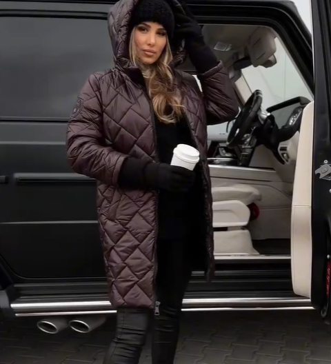 Bogna | Elegantní prošívaná péřová bunda s kapucí.